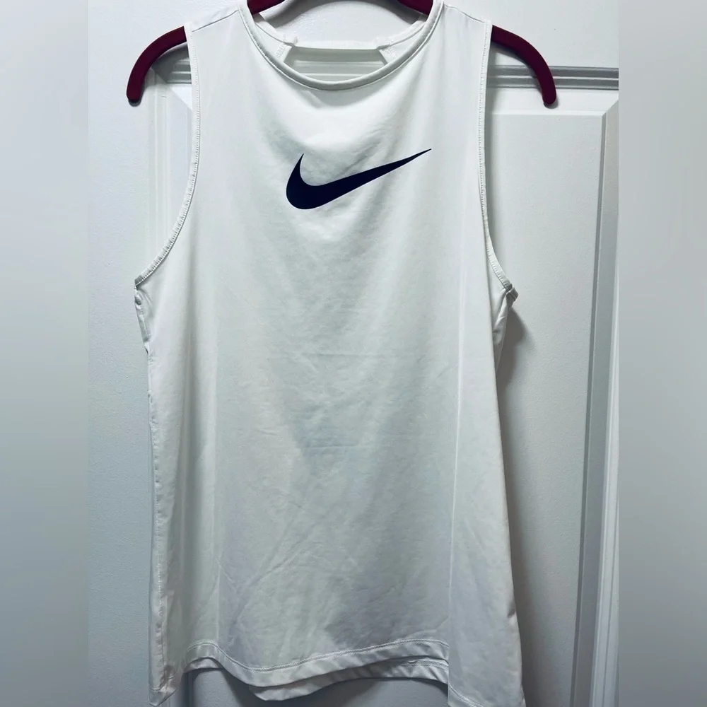 NWOT. Nike Women’: Tank Top Dri Fit Size Small. White